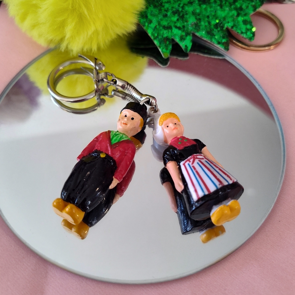 German Dutch Dolls Boy Girl Keychain Set  2" + Pineapple Keychain GUC